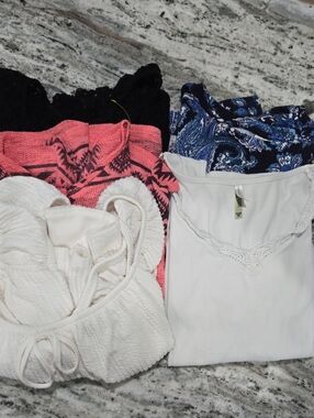 Bundle of 2x tops five pieces included